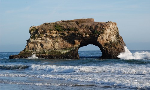 Arches and bridges tend to form in the Santa Cruz Mudstone. Photo: Julia Gaudinski/Mobile Ranger