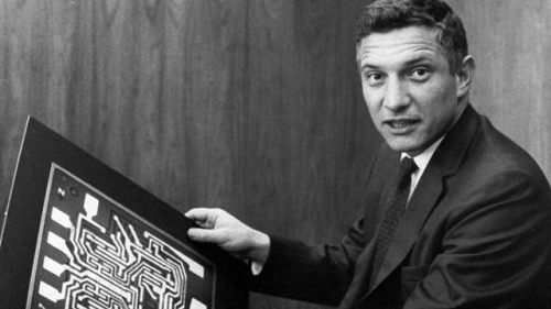 Robert Noyce with Motherboard, 1959 Photo: Intel Free Press CC BY-SA 2.0 