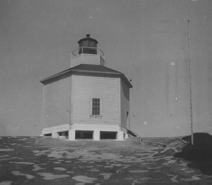 Año Nuevo lighthouse in 1872. Photo: United States Coast Guard Historian, public domain